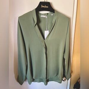 Women’s VINCE silk band collar V-neck long sleeve lightweight blouse